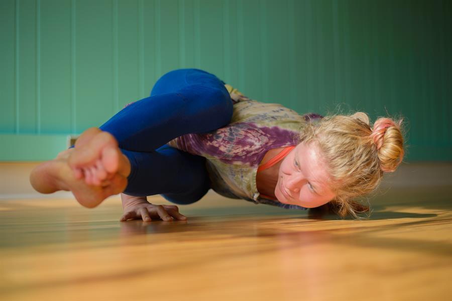 astavakrasana