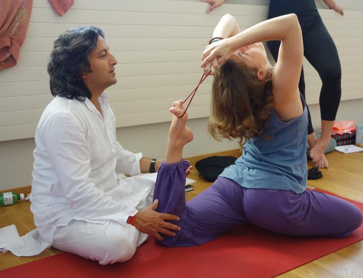 sanjeev_teaches_pose